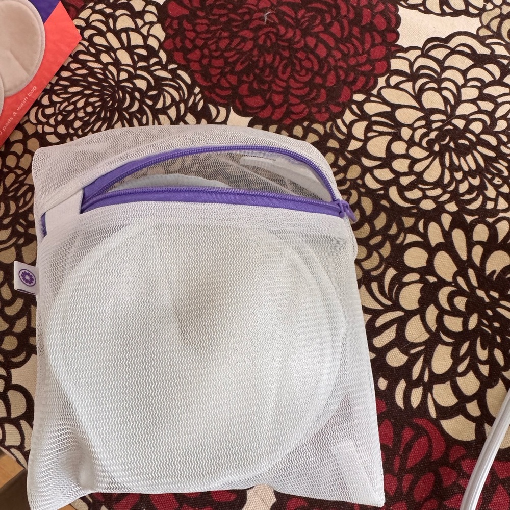 Lansinoh Washable Nursing Pads - Cream and Purple Packaging - Picture 2 of 3